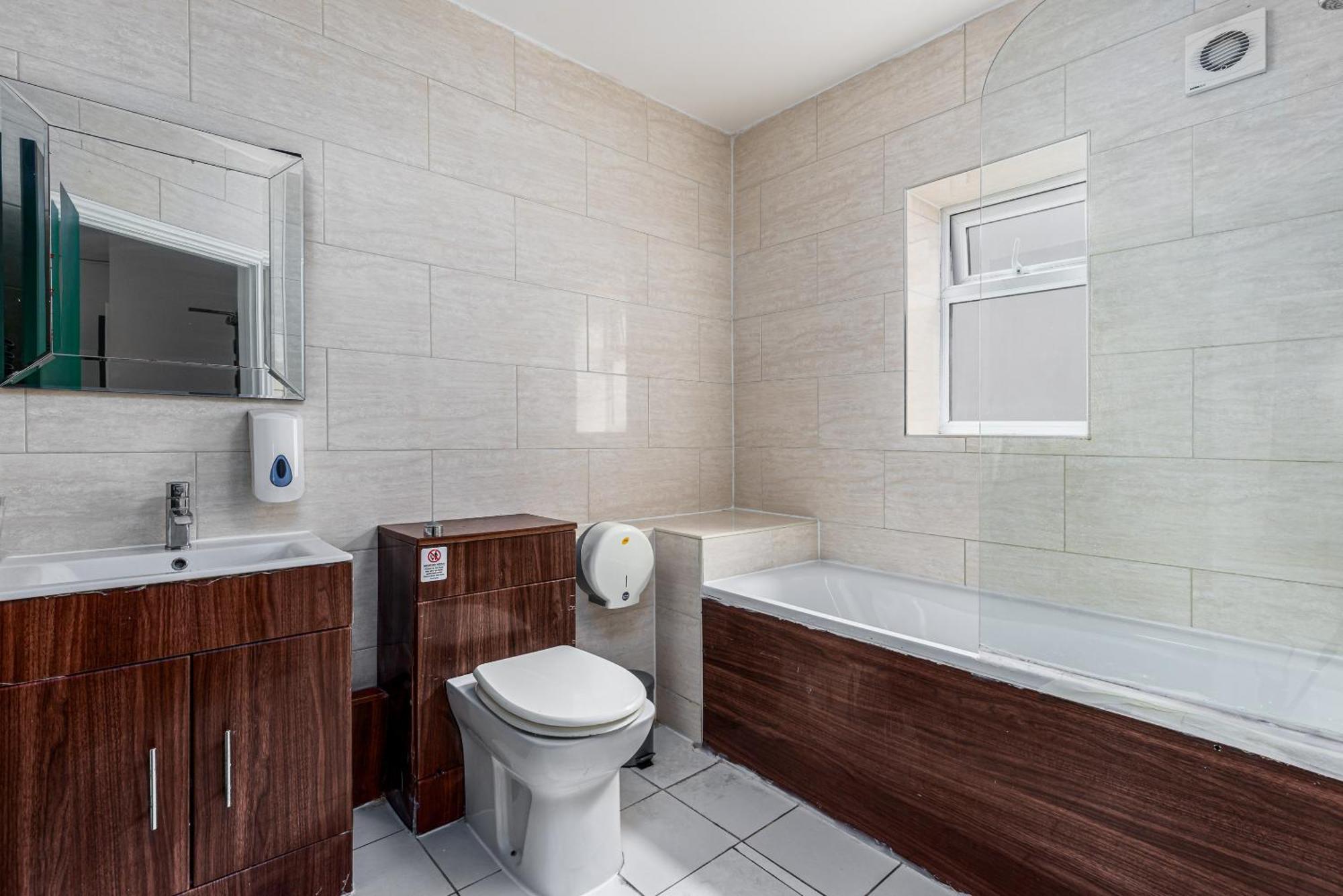 Double Room,1541860336:JPEG
